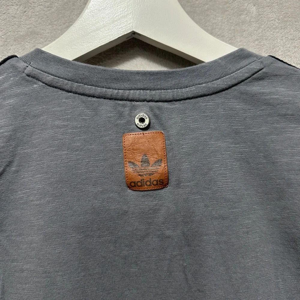 Adidas Originals x Vespa Italian Scooter Mens V-Neck Pocket T-Shirt Gray Large